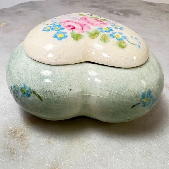 Vtg OOAK Hand-Painted Ceramic Heart-Shaped Trinket Ring Box Floral Age Crackled - Picture 4 of 8
